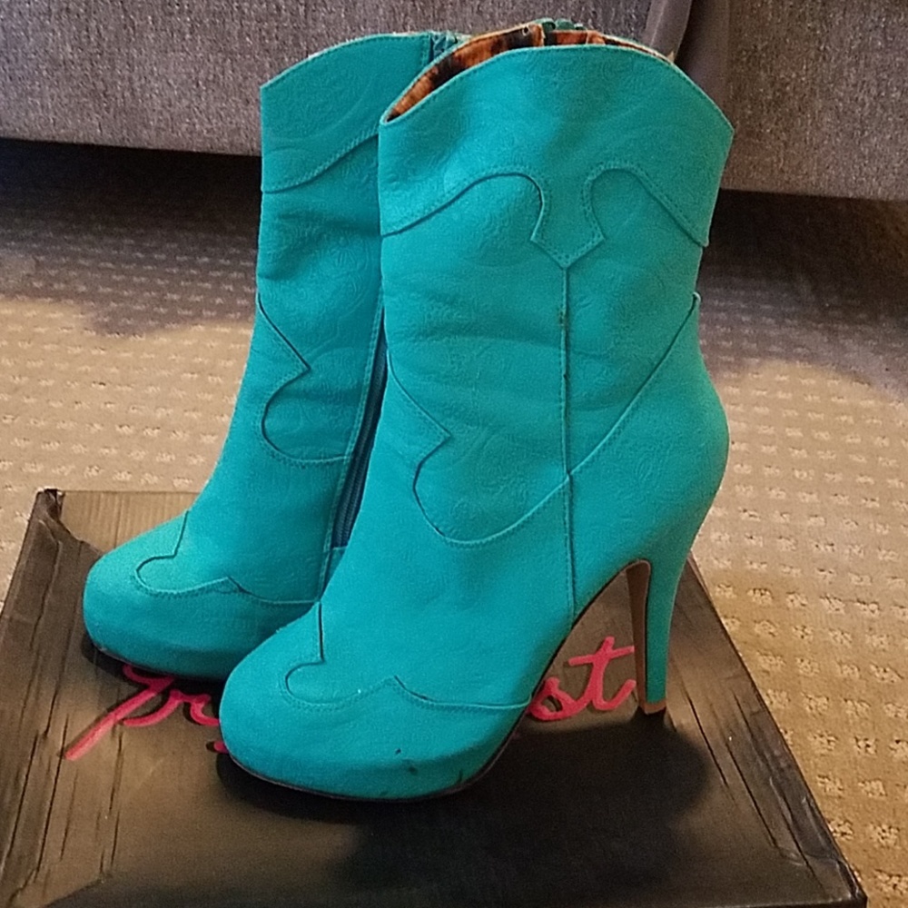 IF Tigre & Bunny Boot